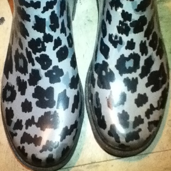 ☔👢CHEETAH RAINBOOTS !! ☔👢 - Picture 2 of 4