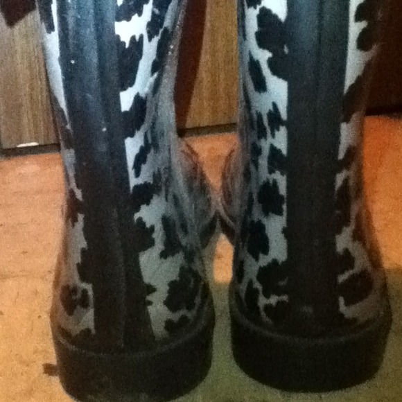 ☔👢CHEETAH RAINBOOTS !! ☔👢 - Picture 3 of 4