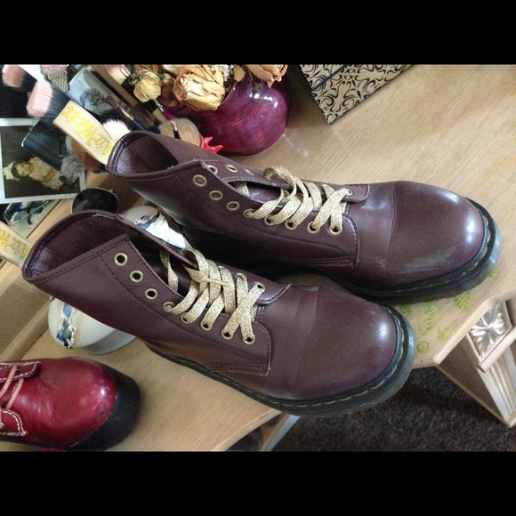 Burgundy Docs!perfect for fall,size 9!