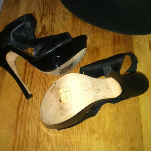 Bebe - Picture 3 of 3