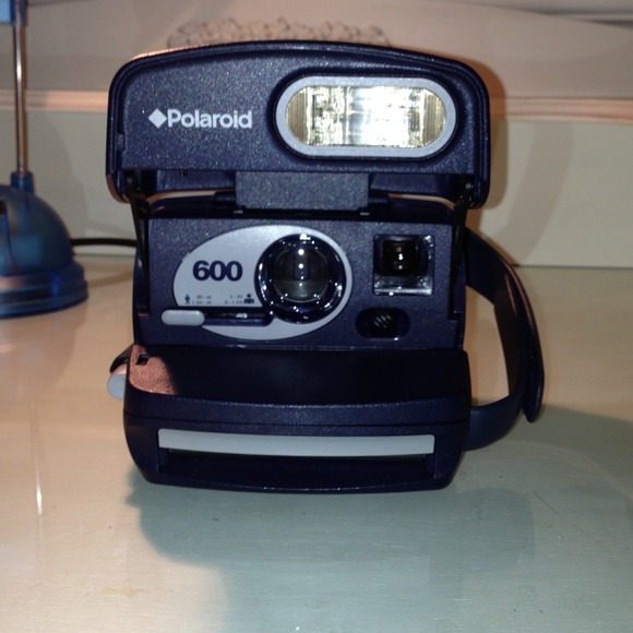 **POLAROID 600 ONE STEP