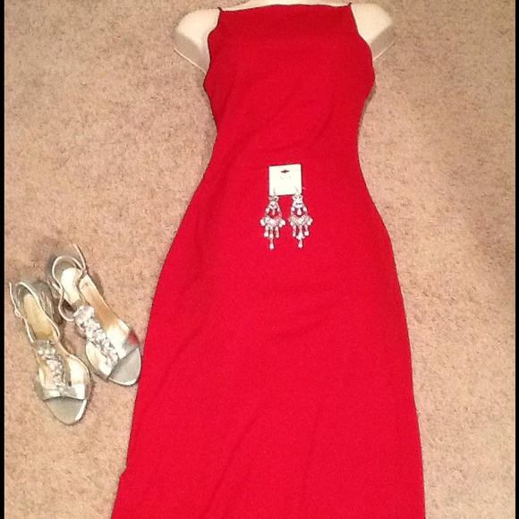 Lori Ann (Montreal) Dresses & Skirts - 🔥FLASH SALE 🔥 😍Red LOW BACK gown😍