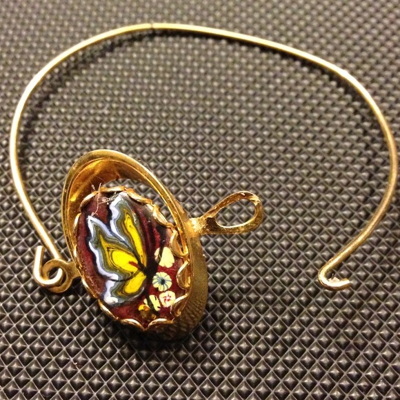 Gorgeous butterfly bracelet - Picture 2 of 3