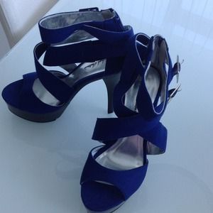 Michael Antonio royal blue high heels