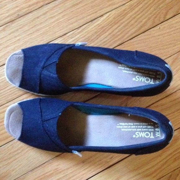 Black TOMS wedge