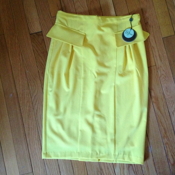 Stunning yellow Eva Franco Mrs.Smith pencil skirt