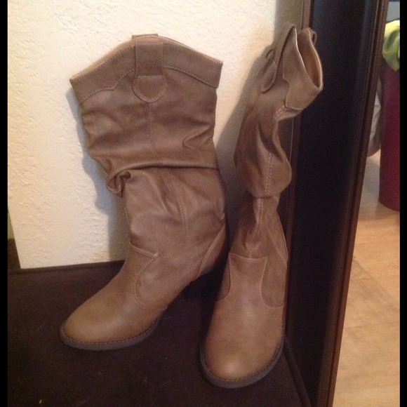 cowgirl boots - Picture 2 of 2