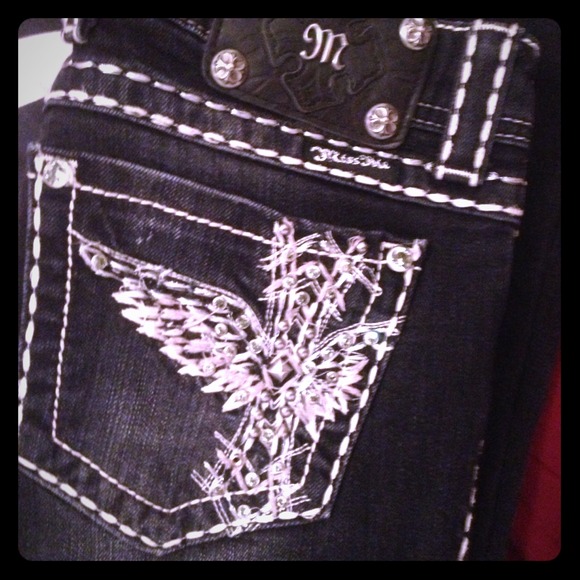 Black/Dark jean w/ white stitching. Miss me jeans