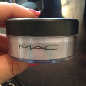 Mac Lightly Lilac Face Powder *ON HOLD*
