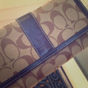 🔷SALE🔷Signature Coach wallet with checkbook case