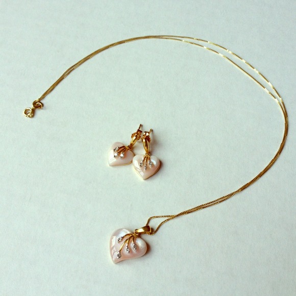 BUNDLED** Necklace and Earring set