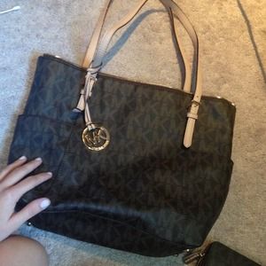 Michael Kors items EW tote in brown sig