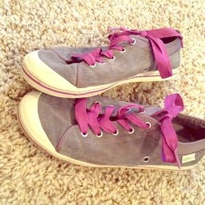 Cute n' simple gray and purple lace up shoes
