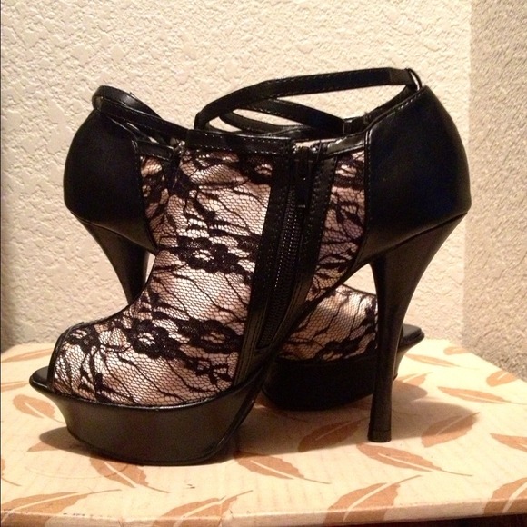 Black/Cream Lace Booties - Picture 3 of 4