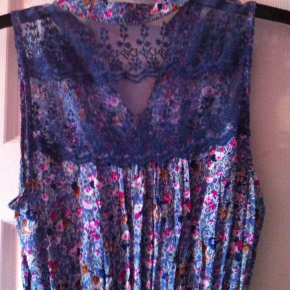 Short blue floral dress with lace back size Small - Picture 2 of 4