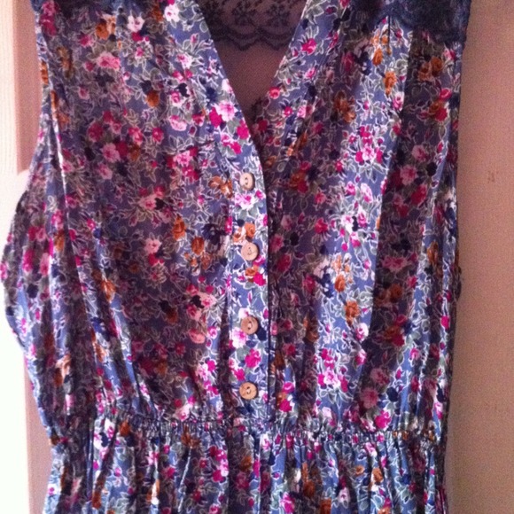 Short blue floral dress with lace back size Small - Picture 3 of 4