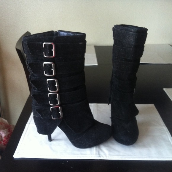 Charlotte Russe black boot all man made materials.