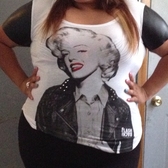 A white marylin Monroe shirt