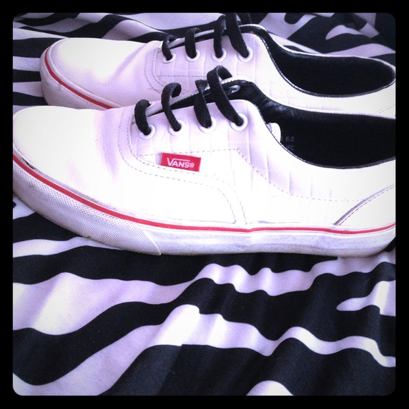 Vans classic off the wall. White.