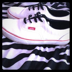 Vans classic off the wall. White.