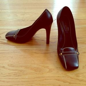 Louis Vuitton Suhali pump