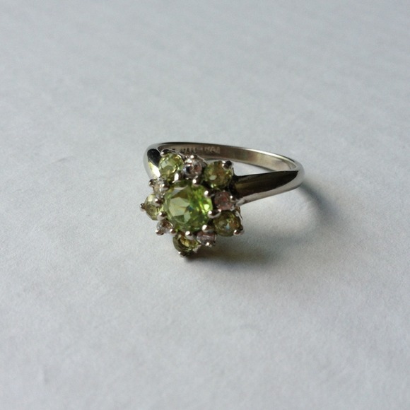💚Peridot Ring💚 - Picture 3 of 3