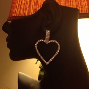 HEART EARRINGS  ( NWOT )