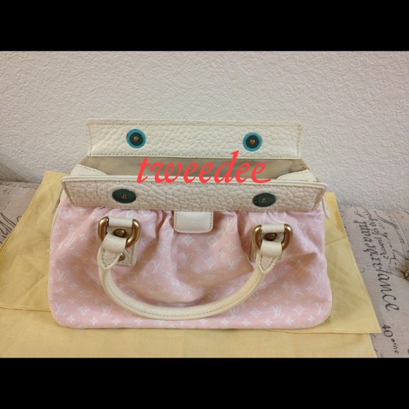 💢SOLD Locally💢 💯 Auth LV mini lin rose Trapeze. - Picture 3 of 3