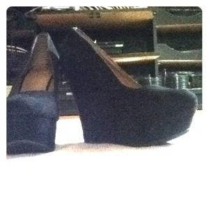 Suede all black wedges