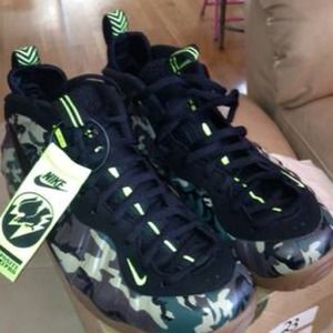 Nike Air Camo Foams Size 11