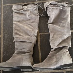 Grey suede Enzo Angiolini boots. Size 5.5.