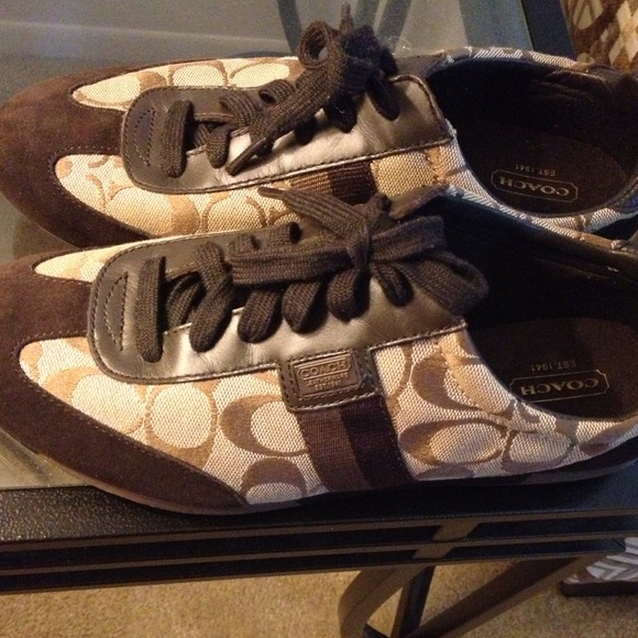 100% authentic coach size 9