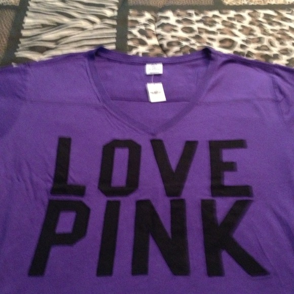 🚫SOLD🚫VICTORIAS SECRET VNECK TSHIRT
