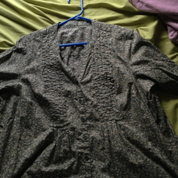 **bundle** Green flowery shirt and polka dot liz