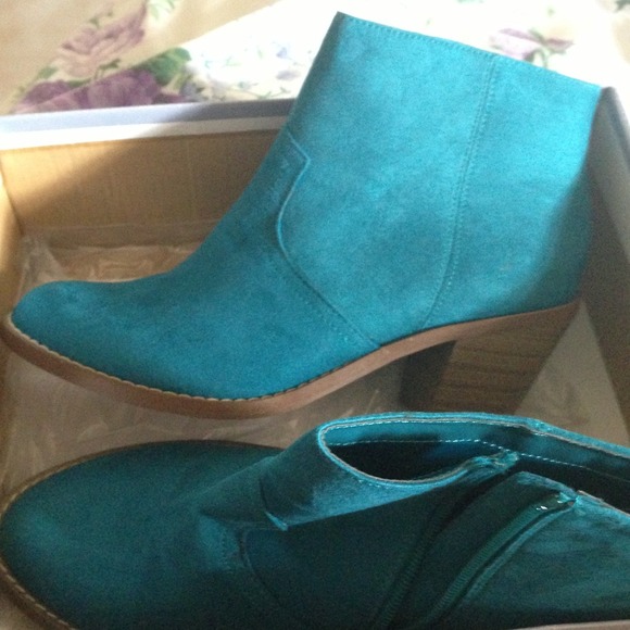 Cute Boots Deep Teal Never Used