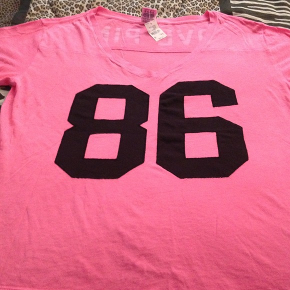 🚫Sold🚫VICTORIAS SECRET VNECK TSHIRT