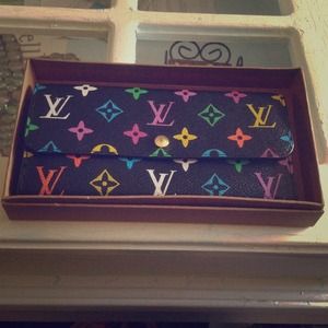 Great multi color wallet!