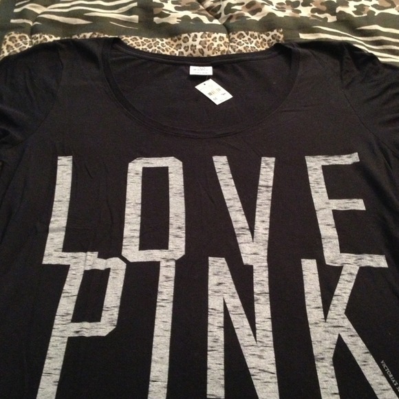 🚫Sold🚫VICTORIAS SECRET TSHIRT