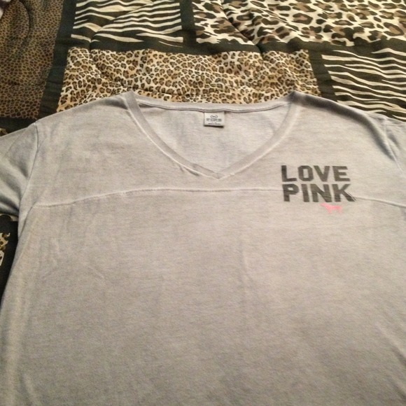 🚫Sold🚫VICTORIAS SECRET VNECK TSHIRT