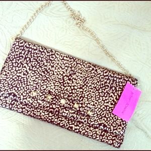 SOLD❤️🌟Brand new Betsey Johnson Clutch
