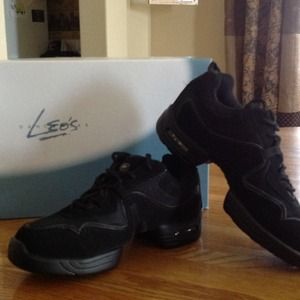 Wave dance shoe (Zumba)