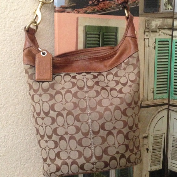 💥Authentic Coach Handbag💥sale today only