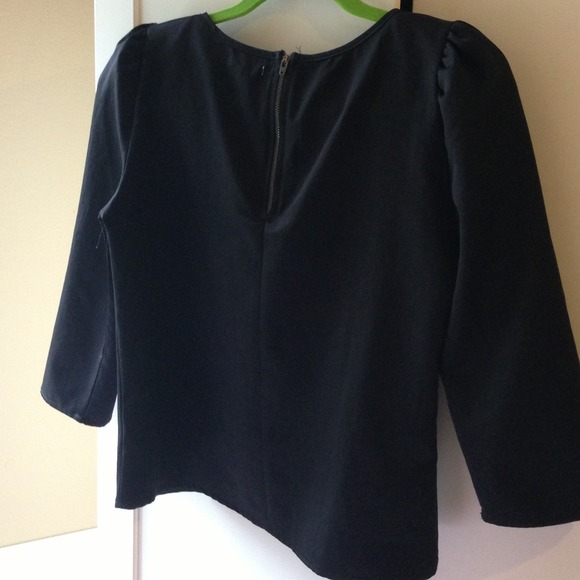 🚫SOLD‼️🚫 chic, black top. - Picture 2 of 4