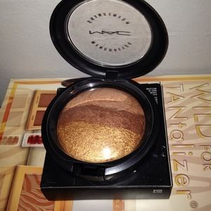 MAC LE Mineralize SkinfinIsh in WARM BLEND