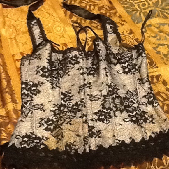 Corsets - Picture 4 of 4