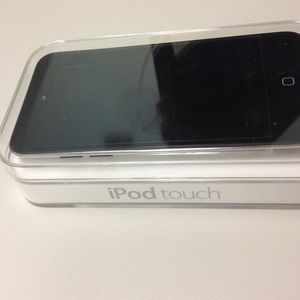 🚫SOLD LOCALLY🚫-- iPod touch 4th gen