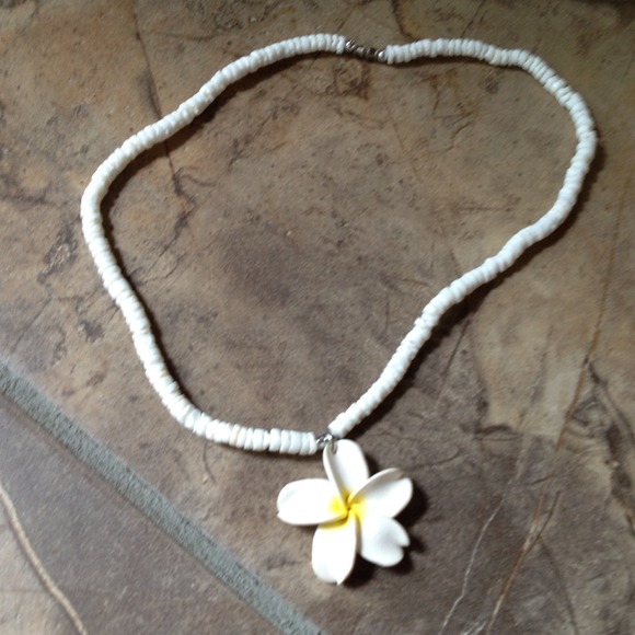 Hawaiian flower necklace