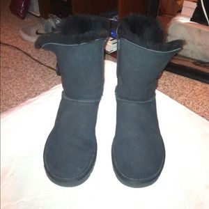 SOLD ~~~~ Authentic Bailey Button Uggs