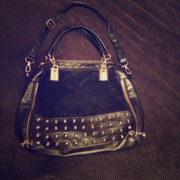 RESERVED 🎀STUDDED PURSE🎀