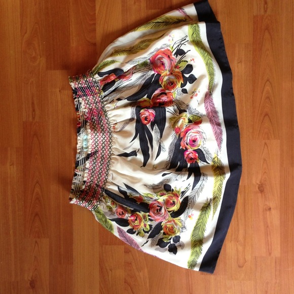 Cutest little skirt! buy it!;)